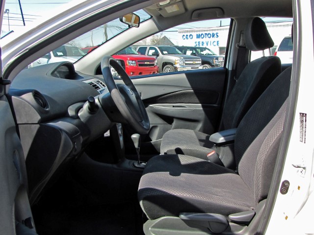 Toyota Yaris 2007 photo 2