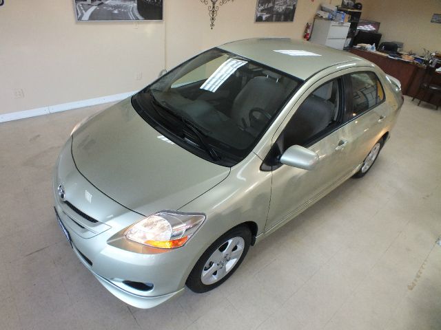 Toyota Yaris 2008 photo 2