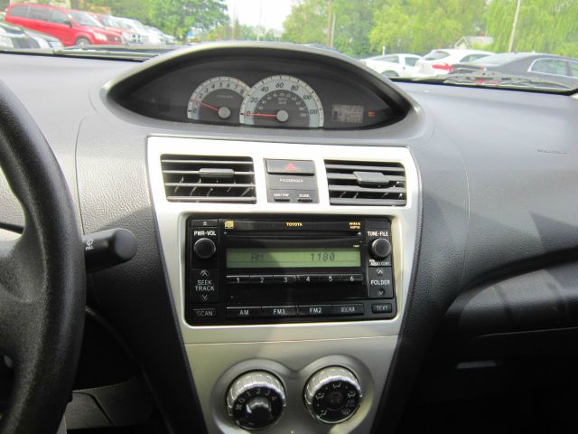 Toyota Yaris 2008 photo 2