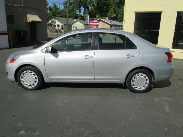 Toyota Yaris 2010 photo 1