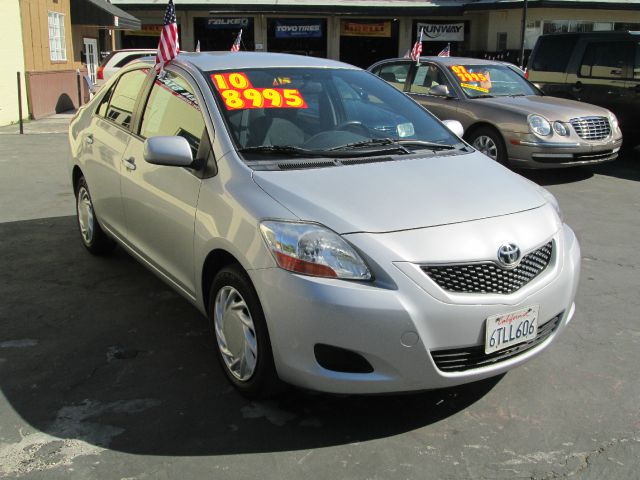 Toyota Yaris 2010 photo 2