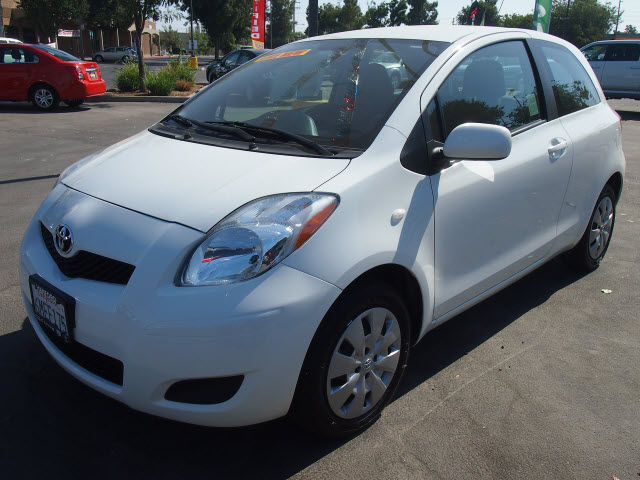 Toyota Yaris 2010 photo 2