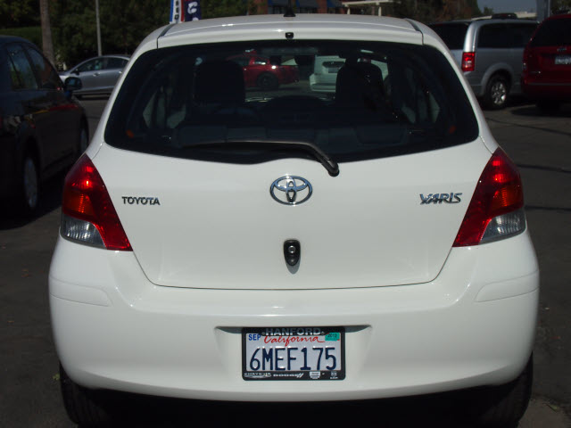 Toyota Yaris 2010 photo 4