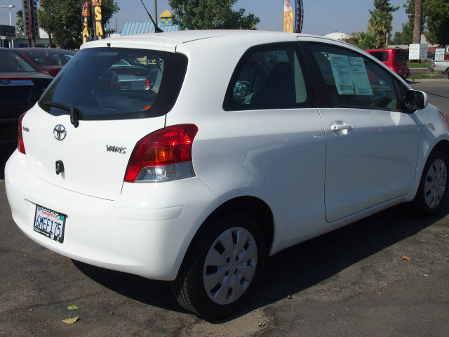 Toyota Yaris 2010 photo 5