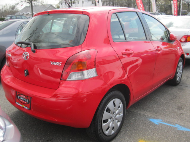 Toyota Yaris 2010 photo 2