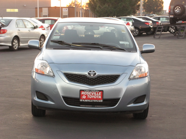 Toyota Yaris 2010 photo 2