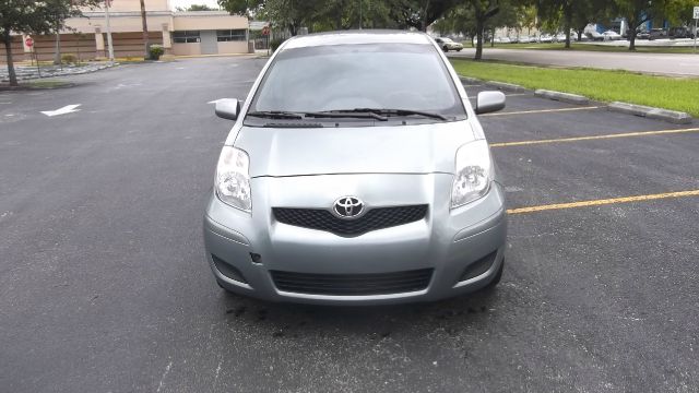 Toyota Yaris 2010 photo 2