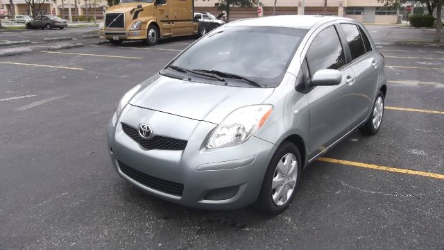 Toyota Yaris 2010 photo 3