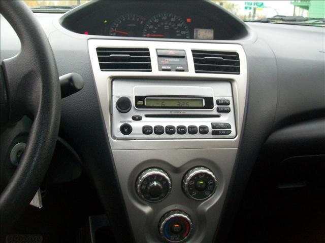 Toyota Yaris 2010 photo 5