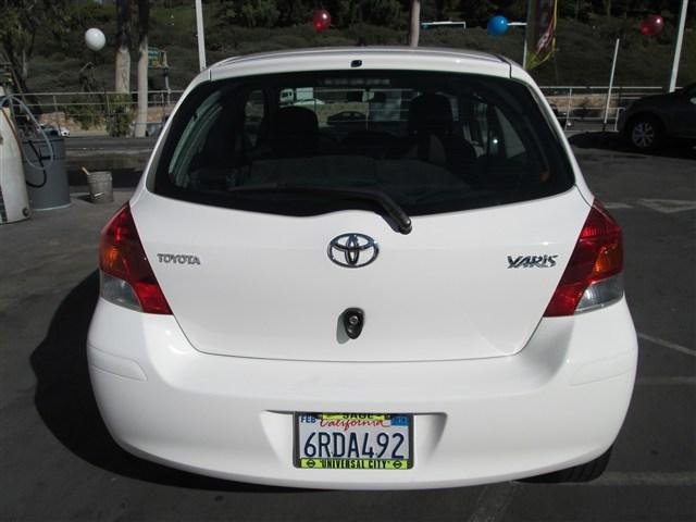 Toyota Yaris 2010 photo 5