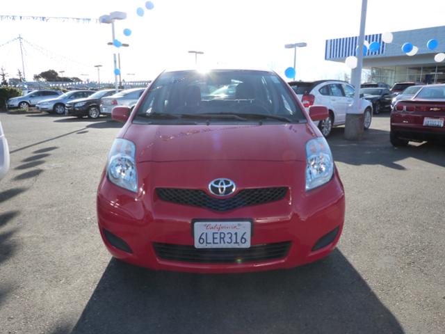 Toyota Yaris 2010 photo 1