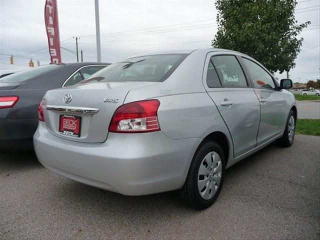 Toyota Yaris 2010 photo 2