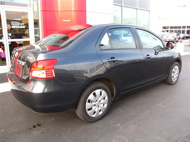 Toyota Yaris 2010 photo 3