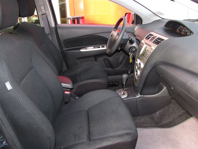 Toyota Yaris 2010 photo 4