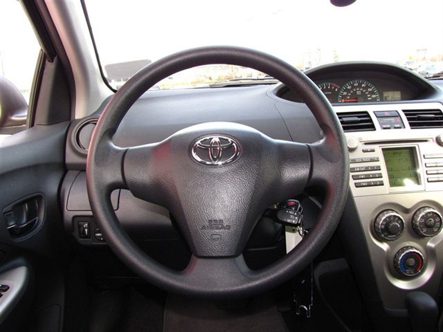 Toyota Yaris 2010 photo 5