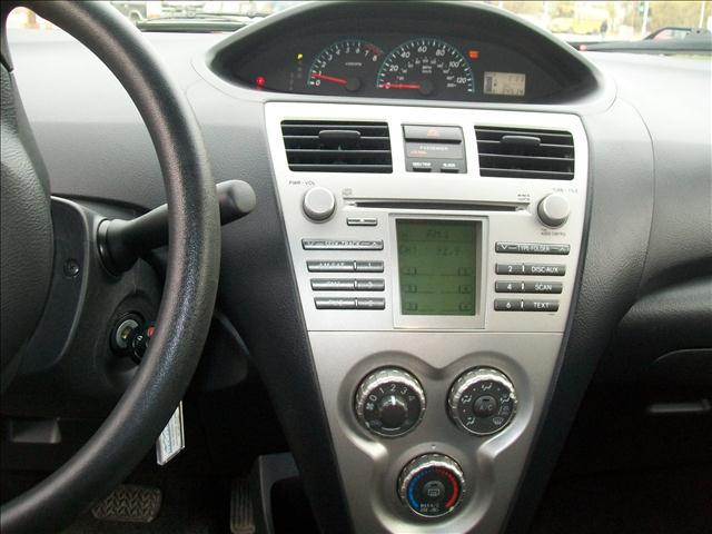 Toyota Yaris 2010 photo 5