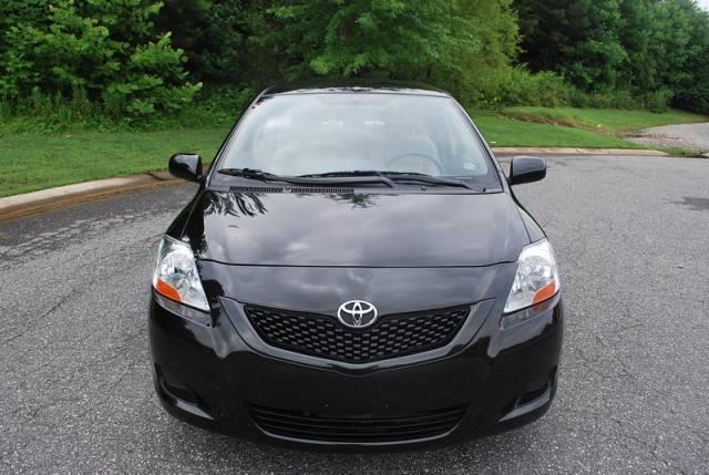 Toyota Yaris 2010 photo 1