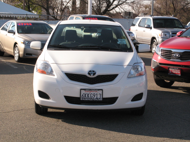 Toyota Yaris 2010 photo 2