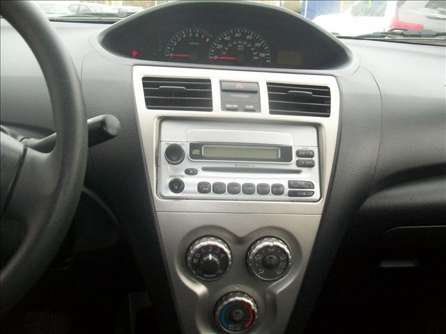 Toyota Yaris 2010 photo 5