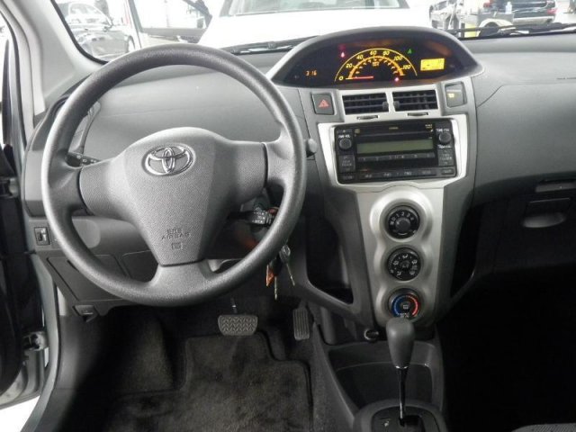 Toyota Yaris 2010 photo 3