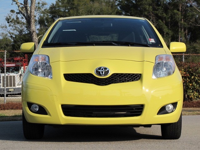 Toyota Yaris 2010 photo 2