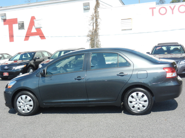 Toyota Yaris 2010 photo 1