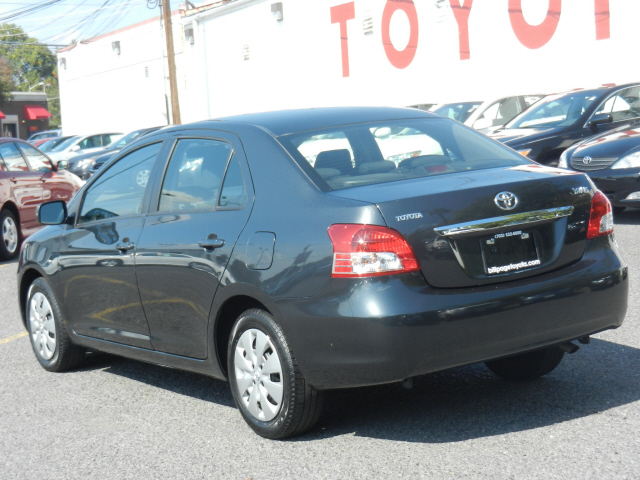 Toyota Yaris 2010 photo 2