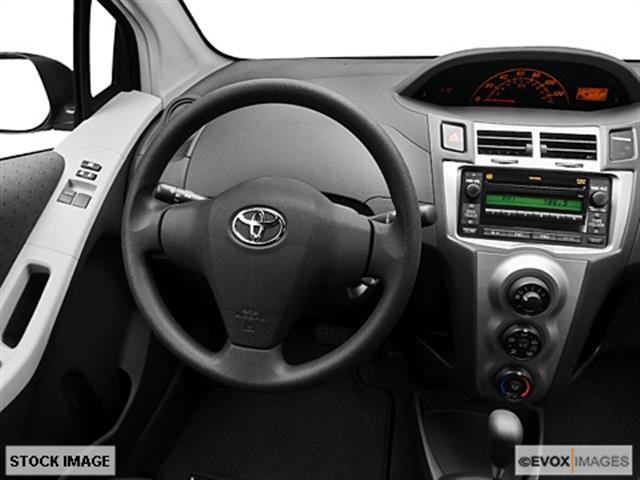 Toyota Yaris 2010 photo 1