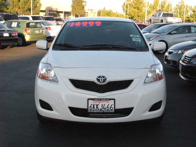 Toyota Yaris 2010 photo 2