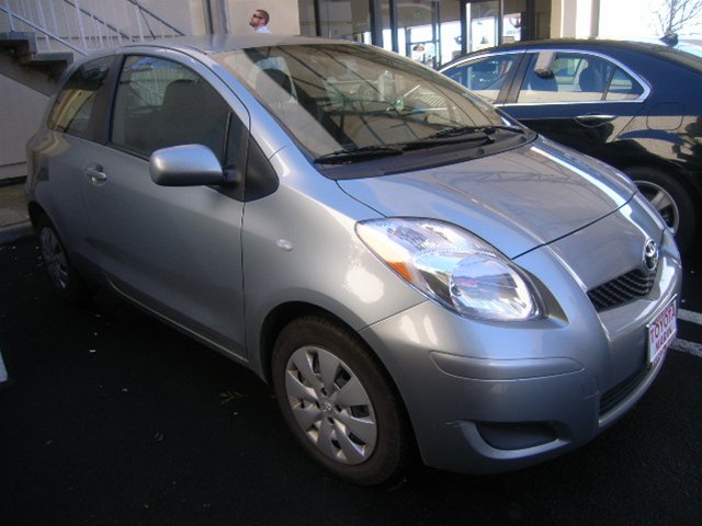 Toyota Yaris 2010 photo 2