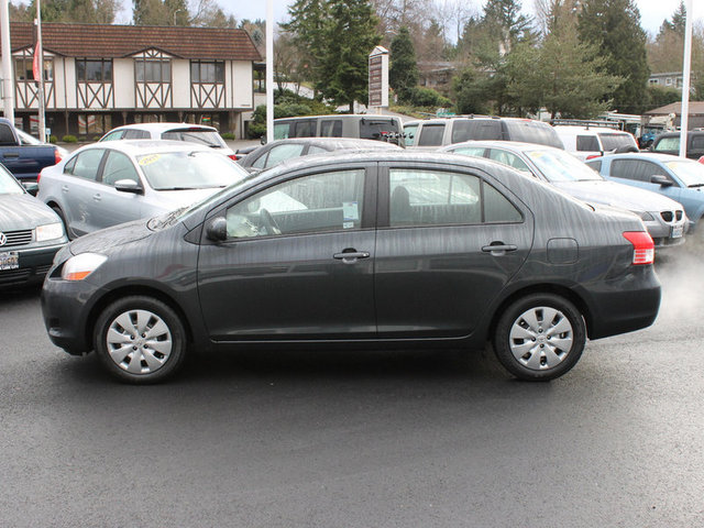 Toyota Yaris 2010 photo 3