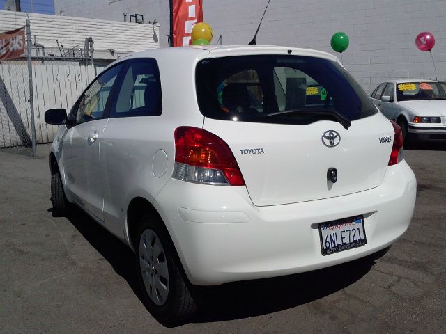 Toyota Yaris 2010 photo 2