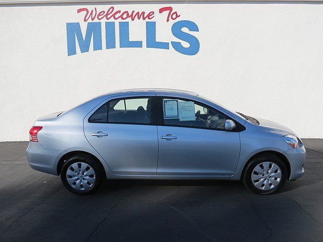 Toyota Yaris 2011 photo 1