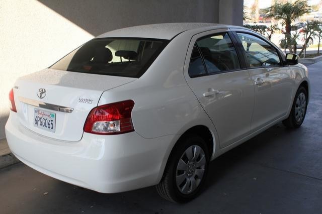 Toyota Yaris 2011 photo 3