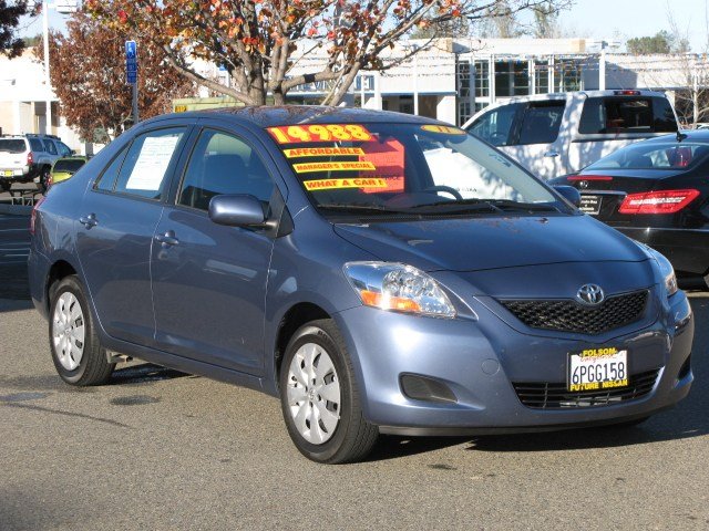 Toyota Yaris 2011 photo 2