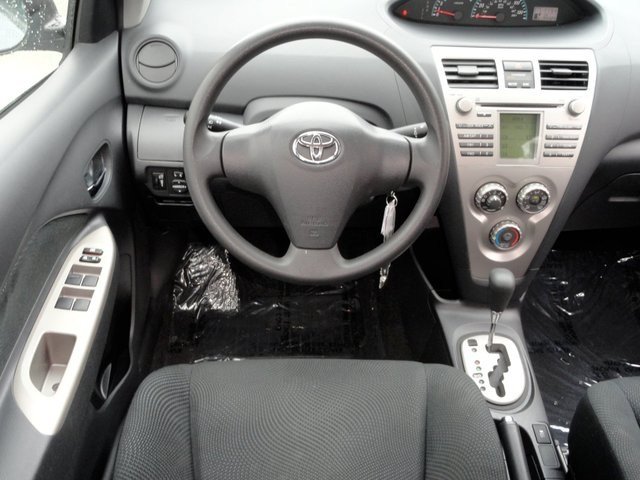 Toyota Yaris 2011 photo 4