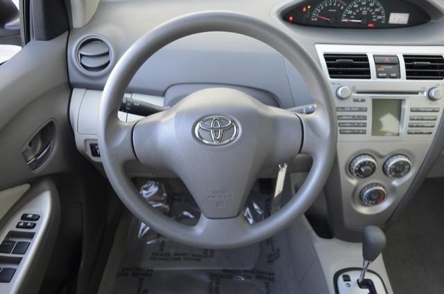 Toyota Yaris 2011 photo 5