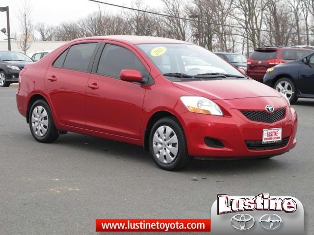 Toyota Yaris 2011 photo 2