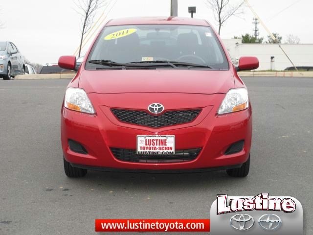 Toyota Yaris 2011 photo 1