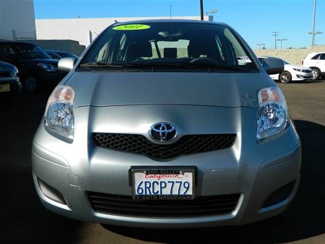 Toyota Yaris 2011 photo 1