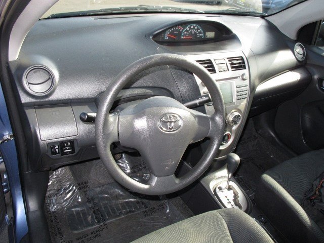 Toyota Yaris 2011 photo 5