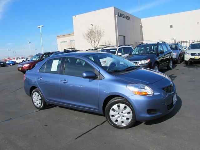 Toyota Yaris 2011 photo 1