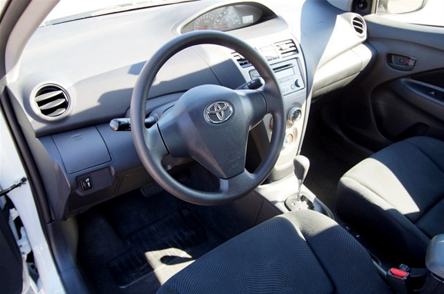 Toyota Yaris Base Unspecified