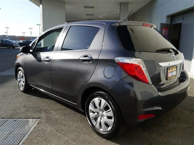 Toyota Yaris 2012 photo 4