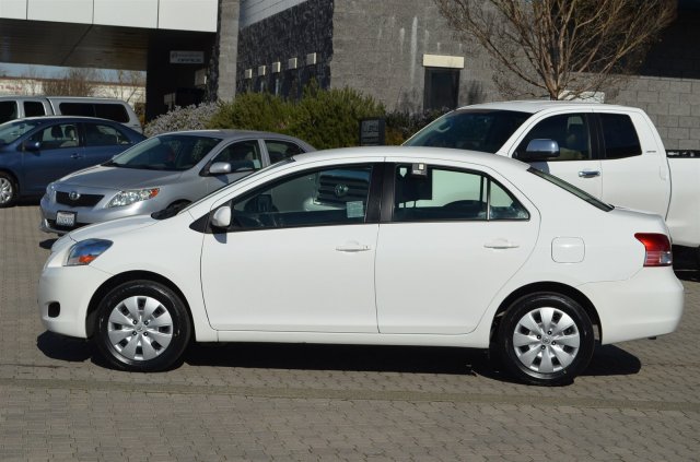 Toyota Yaris 2012 photo 1