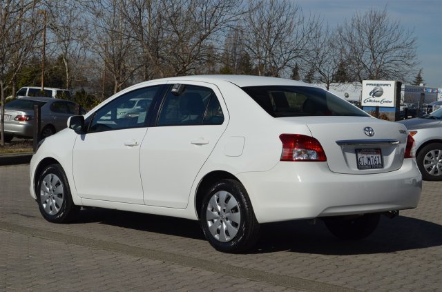 Toyota Yaris 2012 photo 3