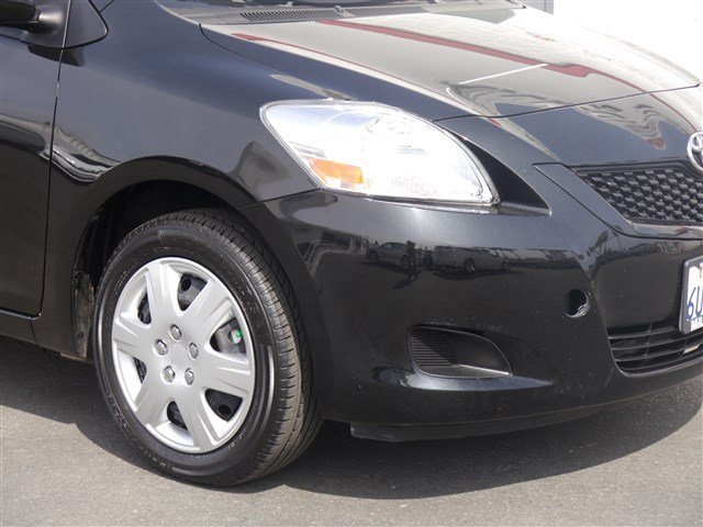 Toyota Yaris Base Unspecified