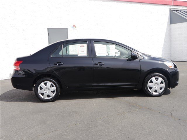 Toyota Yaris 2012 photo 3