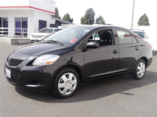 Toyota Yaris 2012 photo 4