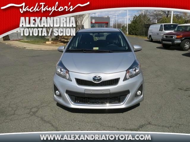 Toyota Yaris 2012 photo 1